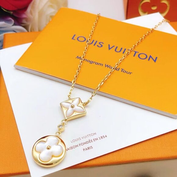 LOUIS VUITTON Essential V Necklace Gold LV Pendant - Picture 3 of 4